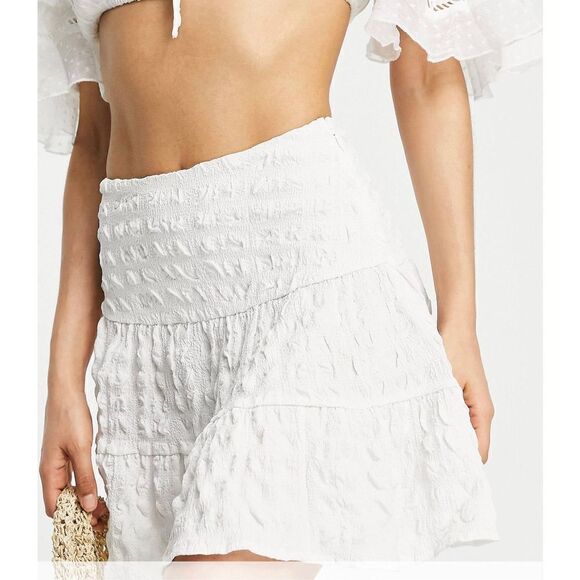 ASOS DESIGN tiered mini skirt in poly plaid in white size 6 - Picture 3 of 9